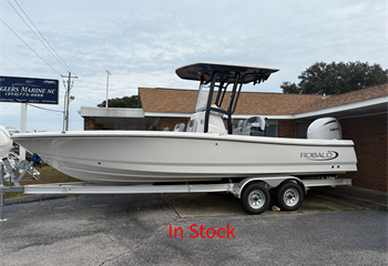 2026 Robalo 246 Cayman White Boat